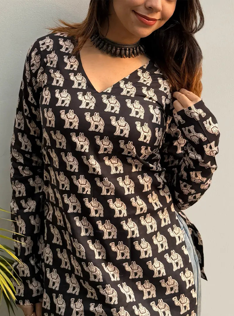 Carvaan Straight Sleeves Kurti