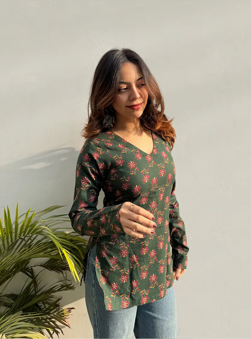Dhaara Straight Sleeves Kurti by Evara