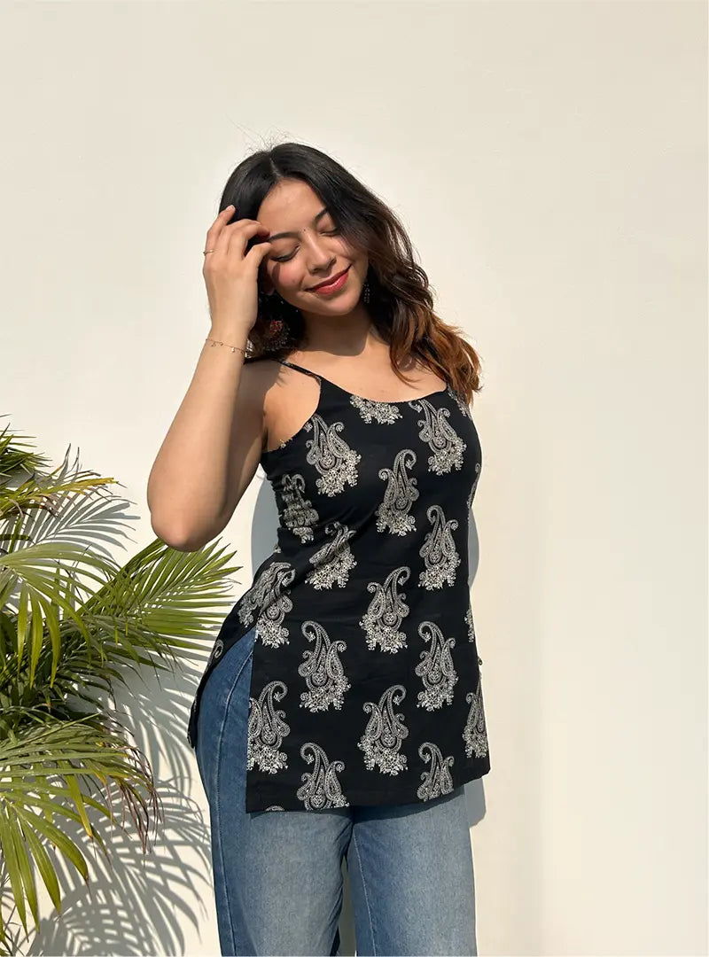 Sairah Short Sleeveless Kurti